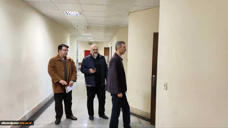 بازدید دکتر رحیمی رئیس دانشگاه فنی و حرفه ای استان تهران در دومین روز برگزاری امتحانات پایان ترم نیمسال اول 1402 دانشکده شهید شمسی پور 9