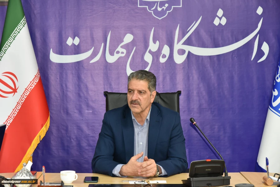 تقدیر نمایندگان اعضای هیئت علمی از رئیس دانشگاه ملی مهارت 6