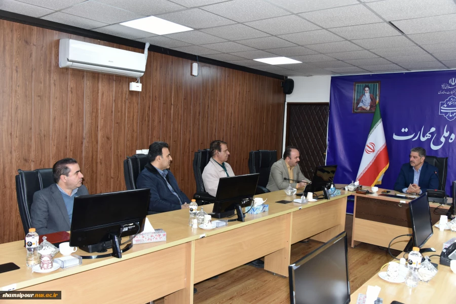 تقدیر نمایندگان اعضای هیئت علمی از رئیس دانشگاه ملی مهارت 14