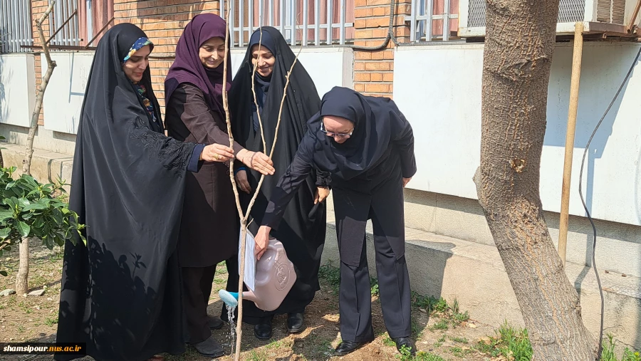 کاشت ۳ اصله نهال در فضای سبز دانشکده به مناسبت روز شهدا 5