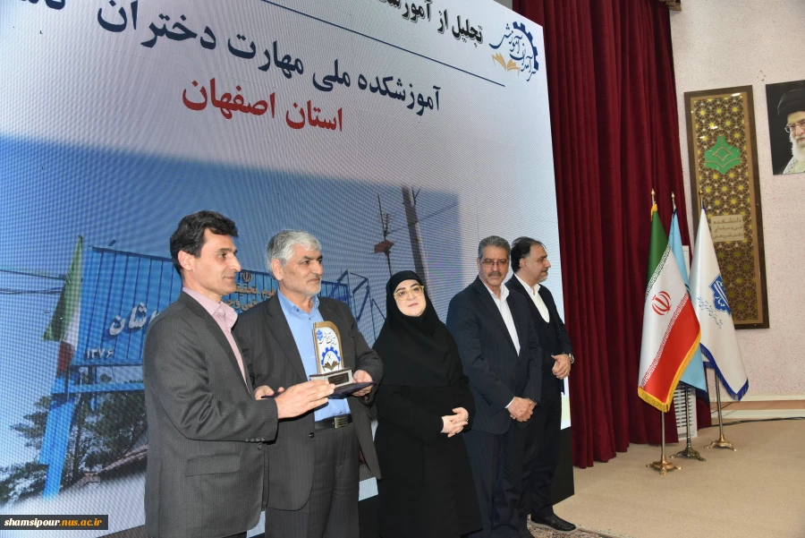 با حضور دکتر سیمایی و دکتر مهاجرانی در اجلاس رؤسای دانشکده‌ها و آموزشکده‌‌های دانشگاه ملی مهارت:
تجلیل از سرآمدان آموزشی دانشگاه ملی مهارت 7