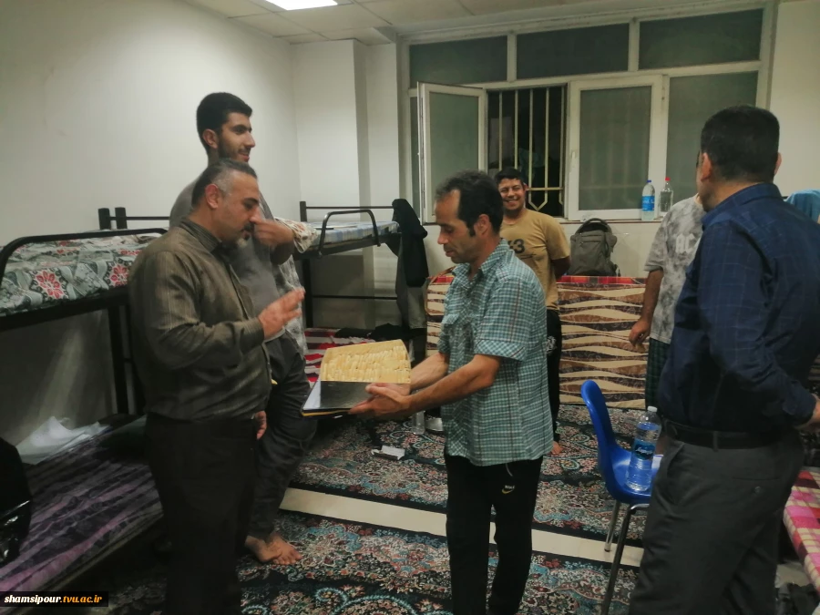 حضور سرزده سرپرست دانشکده شهید شمسی پور در خوابگاه دانشجویی لویزان 8