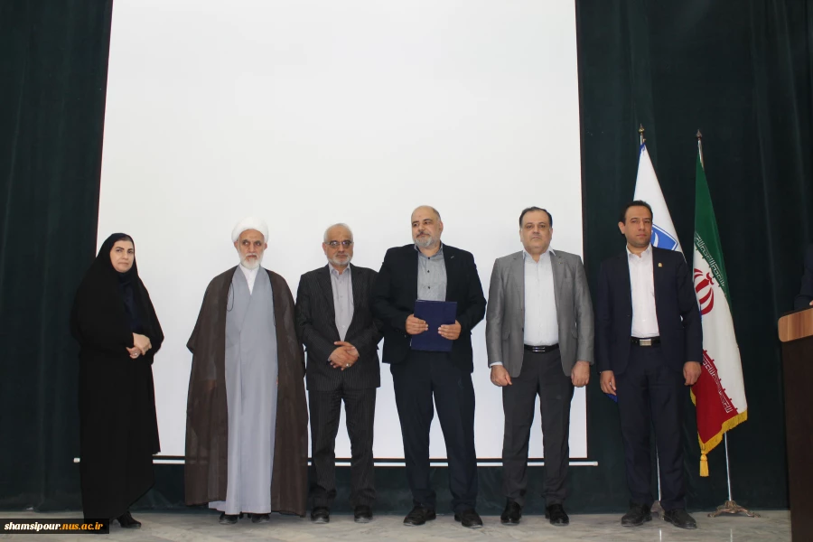 مدیرکل حوزه ریاست، روابط عمومی و هماهنگی امور مجلس و استان‌ها در آیین معارفه سرپرست آموزشکده پسران سمنان ـ واحد استانی سمنان:
امروز توسعه دانشگاه ملی مهارت به نگاه فراسازمانی و توجه ویژه دستگاه‌های حاکمیتی نیاز دارد. 3