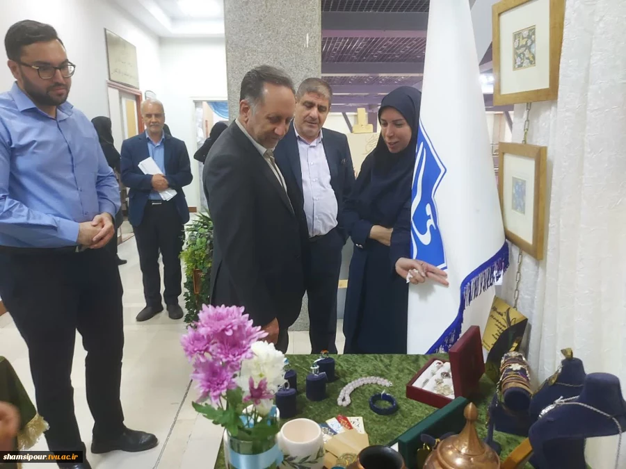 تجلی خلاقیت و هنر دانشجویان دانشگاه ملی مهارت:
آیین گشایش نمایشگاه «فیروزه» در وزارت علوم، تحقیقات و فناوری 4