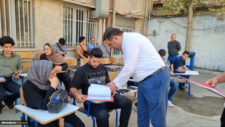 بازدید سرپرست دانشکده شهید شمسی پور از روند ثبت‌نام دانشجویان نوورود و اجرای طرح پایش سلامت جسم و روان 4