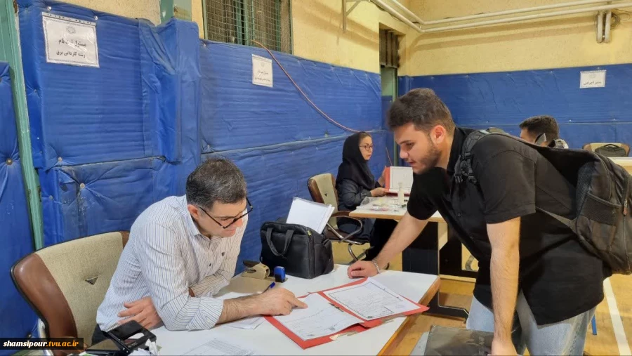 بازدید سرپرست دانشکده شهید شمسی پور از روند ثبت‌نام دانشجویان نوورود و اجرای طرح پایش سلامت جسم و روان 13