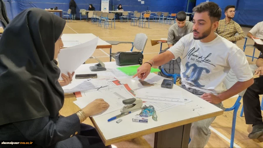 بازدید سرپرست دانشکده شهید شمسی پور از روند ثبت‌نام دانشجویان نوورود و اجرای طرح پایش سلامت جسم و روان 18