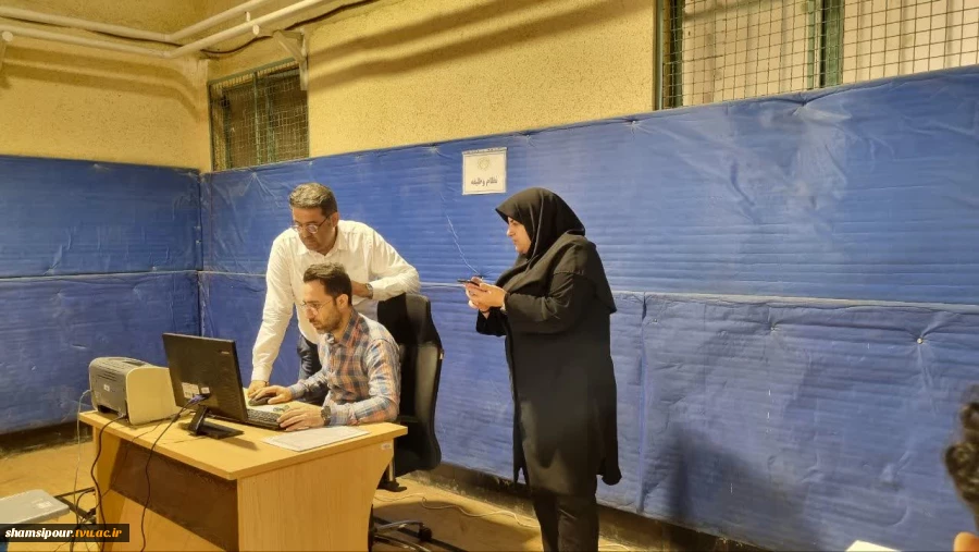 بازدید سرپرست دانشکده شهید شمسی پور از روند ثبت‌نام دانشجویان نوورود و اجرای طرح پایش سلامت جسم و روان 19