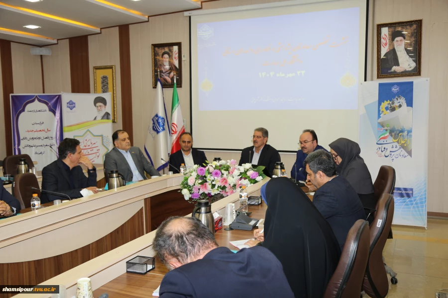 رئیس دانشگاه ملی مهارت در نشست تخصصی معاونان پژوهش و فناوری واحدهای استانی:
تشکیل دبیرخانه مسئولیت‌های اجتماعی برای دانشگاه ملی مهارت یک ضرورت است. 2