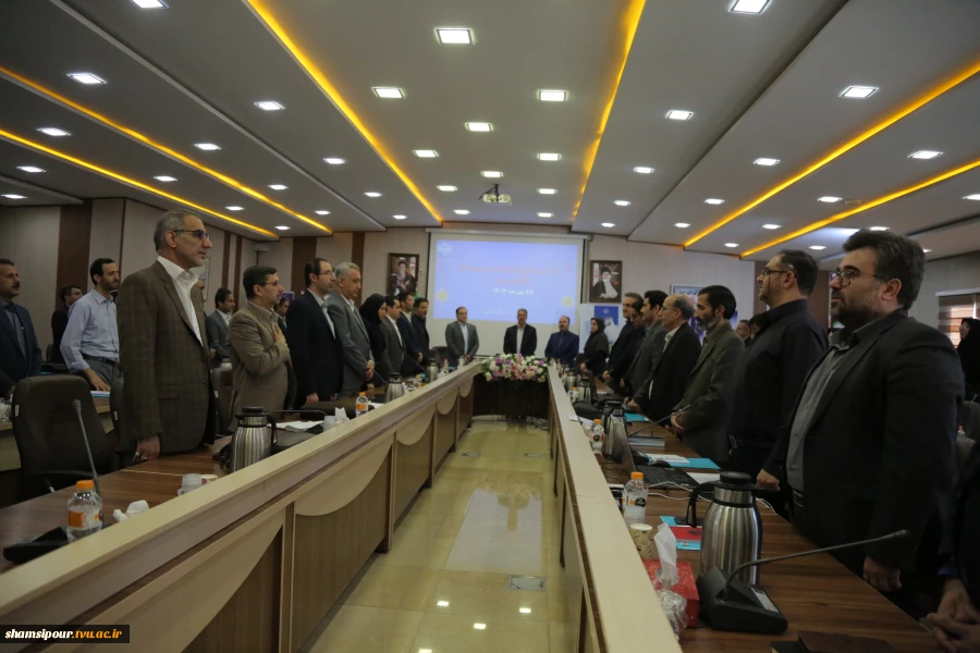 رئیس دانشگاه ملی مهارت در نشست تخصصی معاونان پژوهش و فناوری واحدهای استانی:
تشکیل دبیرخانه مسئولیت‌های اجتماعی برای دانشگاه ملی مهارت یک ضرورت است. 7