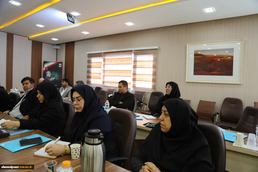 رئیس دانشگاه ملی مهارت در نشست تخصصی معاونان پژوهش و فناوری واحدهای استانی:
تشکیل دبیرخانه مسئولیت‌های اجتماعی برای دانشگاه ملی مهارت یک ضرورت است. 11