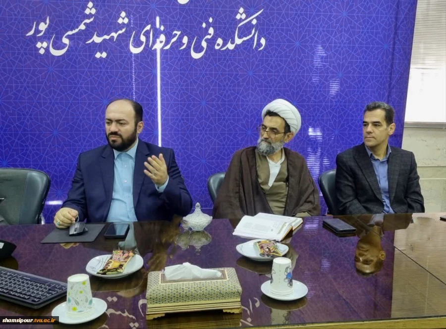 برگزاری نشست هم اندیشی اساتید و نخبگان دانشگاه ملی مهارت با موضوع «فنون تدریس با تأکید بر مخاطب‌شناسی» در دانشکده شهید شمسی‌پور 8