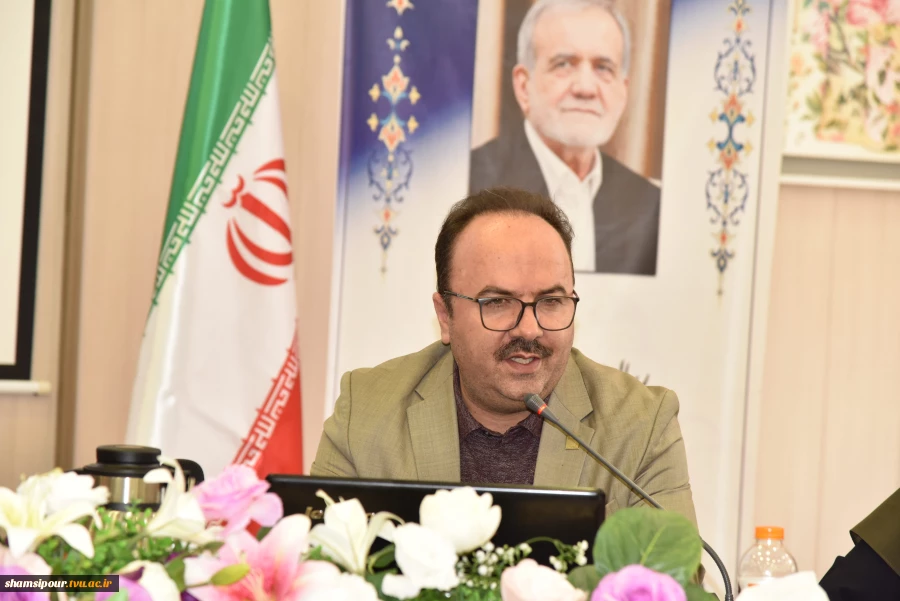 رئیس دانشگاه ملی مهارت در جمع رؤسای دانشکده‌ها و آموزشکده‌های سراسر کشور:
حیات دانشگاه و ارکان آن در گرو ضوابط، مقررات و قوانین است/ هیئت امنا مجلس قانون‌گذاری دانشگاه است/ سیاست دانشگاه تربیت نیروی توانمند اشتغال‌پذیر است 4