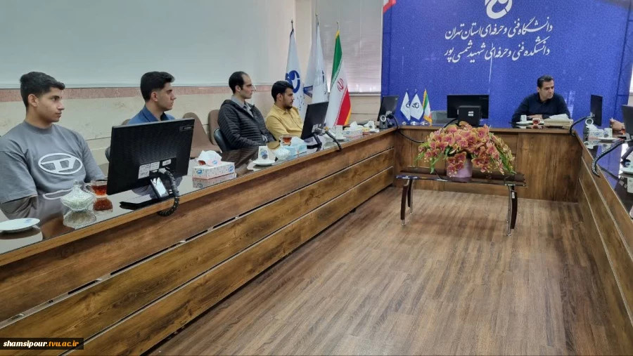 نشست هم‌اندیشی اعضای بسیج دانشجویی با رئیس دانشکده شهید شمسی‌پور 6