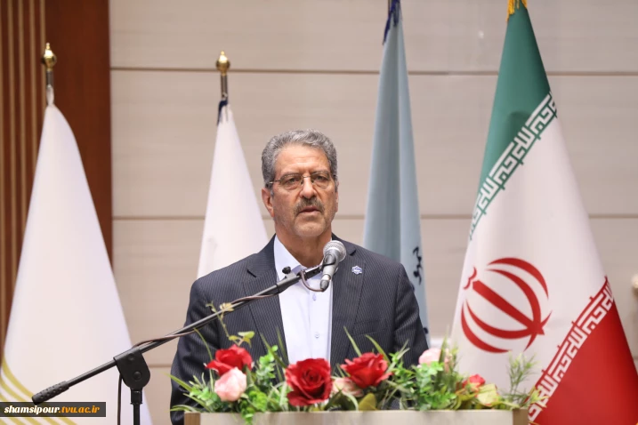 رئیس دانشگاه ملی مهارت در آیین افتتاحیه سومین همایش ملی مهارت‌افزایی، هدایت شغلی و صلاحیت حرفه‌ای در آموزش عالی کشور:
جامعه امروز نیازمند تبدیل دانش به توانایی است/ ناترازی بین مدرک و مهارت چالشی مهم در کشور است و چاره آن تربیت تکنیسین‌ توانمند است