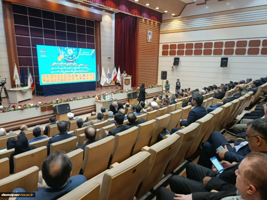 رئیس دانشگاه ملی مهارت در آیین اختتامیه سومین همایش ملی مهارت‌افزایی، هدایت شغلی و صلاحیت حرفه‌ای در آموزش عالی کشور:
امروز مهارت نه یک انتخاب بلکه یک ضرورت اجتناب‌ناپذیر است/ مسیر توسعه اقتصادی کشور از تربیت نیروهای توانمند و اشتغال‌پذیر می‌گذرد/ جوانان