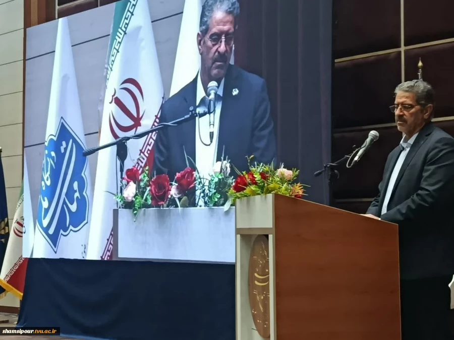 رئیس دانشگاه ملی مهارت در آیین اختتامیه سومین همایش ملی مهارت‌افزایی، هدایت شغلی و صلاحیت حرفه‌ای در آموزش عالی کشور:
امروز مهارت نه یک انتخاب بلکه یک ضرورت اجتناب‌ناپذیر است/ مسیر توسعه اقتصادی کشور از تربیت نیروهای توانمند و اشتغال‌پذیر می‌گذرد/ جوانان