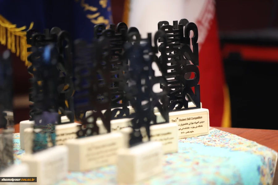 رئیس دانشگاه ملی مهارت در آیین اختتامیه سومین همایش ملی مهارت‌افزایی، هدایت شغلی و صلاحیت حرفه‌ای در آموزش عالی کشور:
امروز مهارت نه یک انتخاب بلکه یک ضرورت اجتناب‌ناپذیر است/ مسیر توسعه اقتصادی کشور از تربیت نیروهای توانمند و اشتغال‌پذیر می‌گذرد/ جوانان