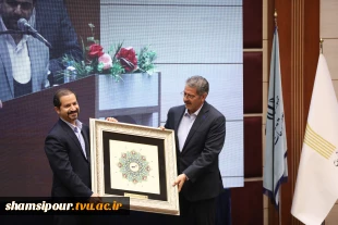 رئیس دانشگاه ملی مهارت در آیین اختتامیه سومین همایش ملی مهارت‌افزایی، هدایت شغلی و صلاحیت حرفه‌ای در آموزش عالی کشور:
امروز مهارت نه یک انتخاب بلکه یک ضرورت اجتناب‌ناپذیر است/ مسیر توسعه اقتصادی کشور از تربیت نیروهای توانمند و اشتغال‌پذیر می‌گذرد/ جوانان