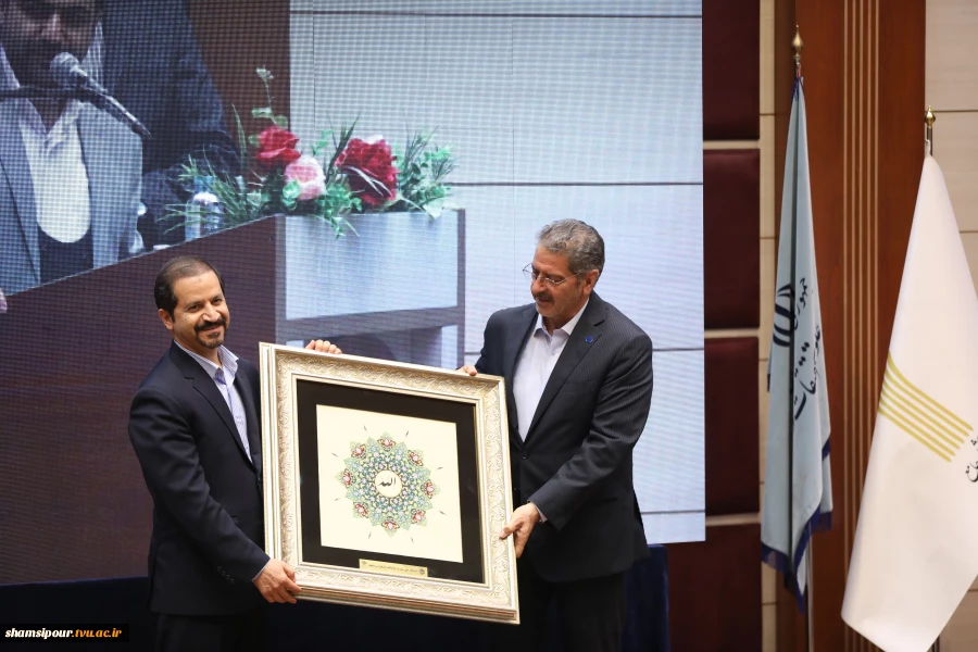 رئیس دانشگاه ملی مهارت در آیین اختتامیه سومین همایش ملی مهارت‌افزایی، هدایت شغلی و صلاحیت حرفه‌ای در آموزش عالی کشور:
امروز مهارت نه یک انتخاب بلکه یک ضرورت اجتناب‌ناپذیر است/ مسیر توسعه اقتصادی کشور از تربیت نیروهای توانمند و اشتغال‌پذیر می‌گذرد/ جوانان