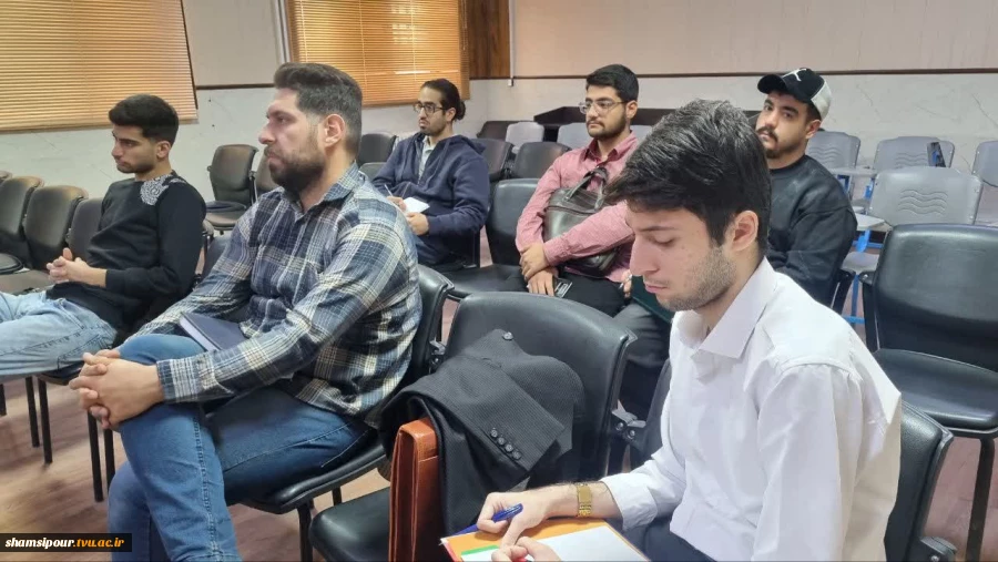 برگزاری کارگاه تخصصی «چرا و چگونه دانش‌بنیان شویم» در دانشکده شهید شمسی‌پور  4