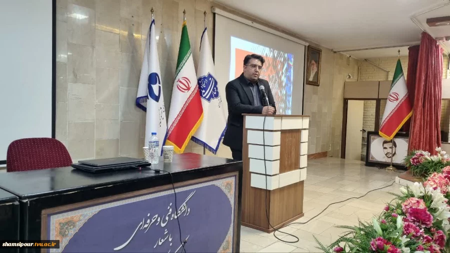 دومین نشست علمی هفته جهانی کارآفرینی، در قالب سمینار «آشنایی و نحوه ورود به بازارهای مالی (فارکس)» در دانشکده شهید شمسی‌پور برگزار شد. 3