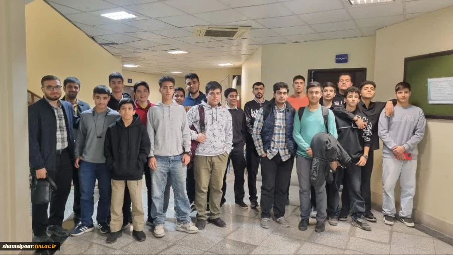بازدید دانش‌آموزان هنرستان و دبیرستان تیزهوشان علامه حلی ۲ (سمپاد)  در سومین روز از هفته کارآفرینی از دانشکده شهید شمسی پور 2