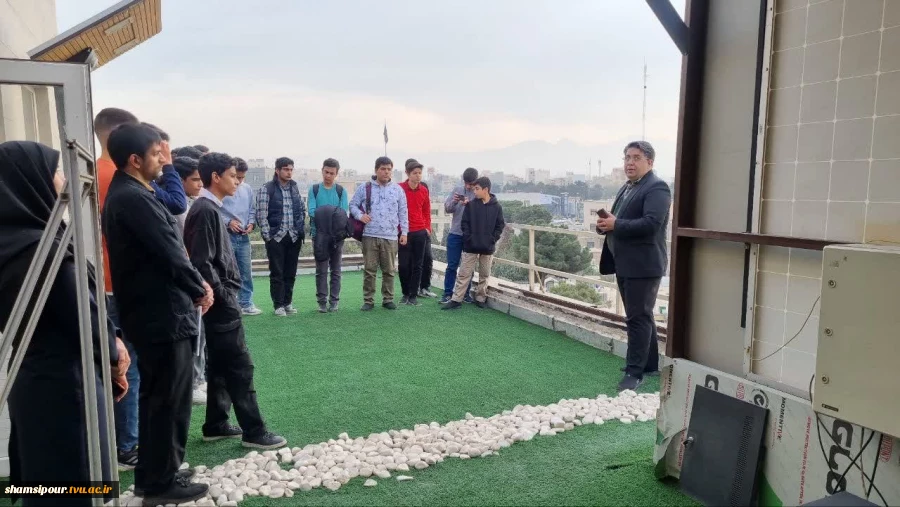 بازدید دانش‌آموزان هنرستان و دبیرستان تیزهوشان علامه حلی ۲ (سمپاد)  در سومین روز از هفته کارآفرینی از دانشکده شهید شمسی پور 3