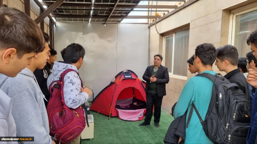 بازدید دانش‌آموزان هنرستان و دبیرستان تیزهوشان علامه حلی ۲ (سمپاد)  در سومین روز از هفته کارآفرینی از دانشکده شهید شمسی پور 8