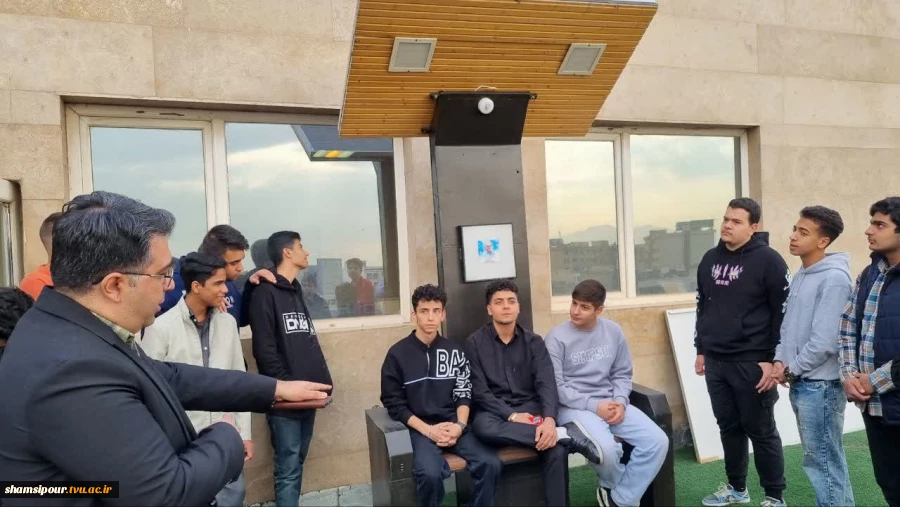 بازدید دانش‌آموزان هنرستان و دبیرستان تیزهوشان علامه حلی ۲ (سمپاد)  در سومین روز از هفته کارآفرینی از دانشکده شهید شمسی پور 9