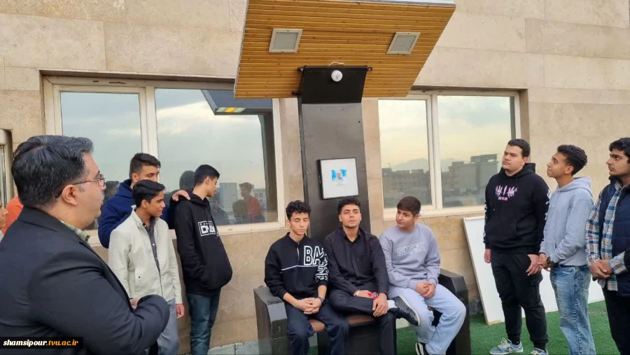 بازدید دانش‌آموزان هنرستان و دبیرستان تیزهوشان علامه حلی ۲ (سمپاد)  در سومین روز از هفته کارآفرینی از دانشکده شهید شمسی پور 10