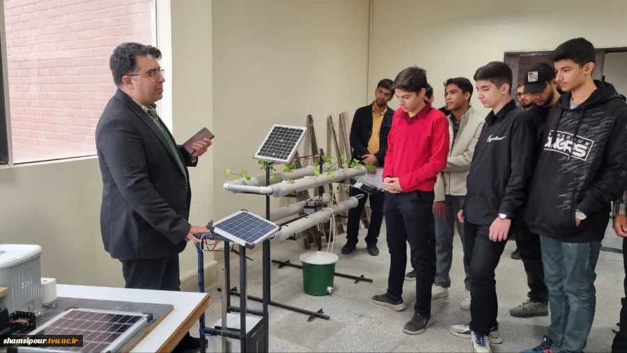 بازدید دانش‌آموزان هنرستان و دبیرستان تیزهوشان علامه حلی ۲ (سمپاد)  در سومین روز از هفته کارآفرینی از دانشکده شهید شمسی پور 12