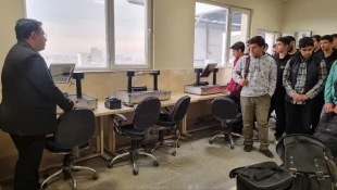 بازدید دانش‌آموزان هنرستان و دبیرستان تیزهوشان علامه حلی ۲ (سمپاد)  در سومین روز از هفته کارآفرینی از دانشکده شهید شمسی پور 15