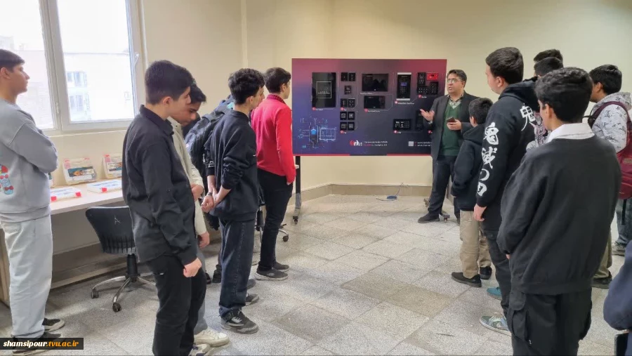 بازدید دانش‌آموزان هنرستان و دبیرستان تیزهوشان علامه حلی ۲ (سمپاد)  در سومین روز از هفته کارآفرینی از دانشکده شهید شمسی پور 2