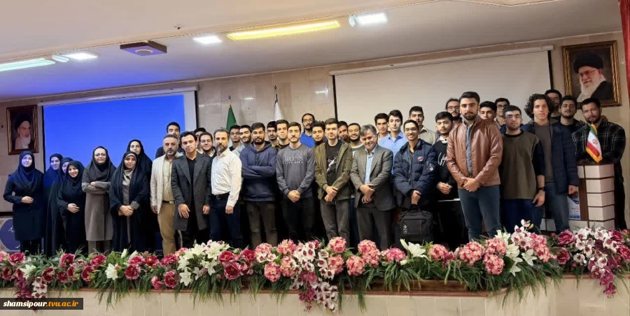 پنجمین نشست هفته  جهانی کارآفرینی در قالب سمینار  «از مرزها تا بازارها؛ مسیر فریلنسینگ جهانی برای متخصصان ایرانی» در دانشکده شهید شمسی پور برگزار شد. 5