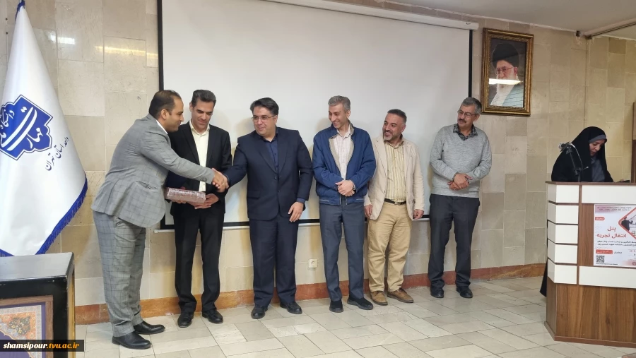 برگزاری ششمین نشست هفته جهانی کارآفرینی در قالب پنل انتقال تجربه توسط کارآفرین و صاحب کسب‌وکار موفق در دانشکده شهید شمسی‌پور برگزار شد. 12