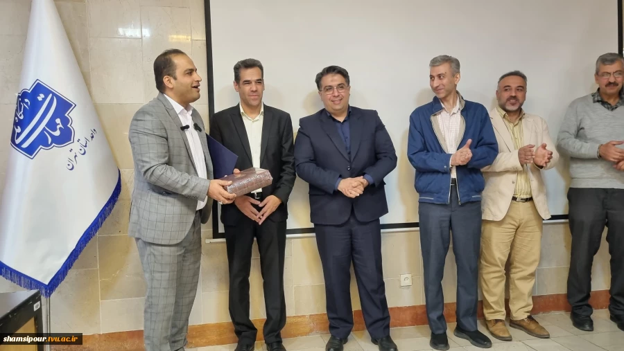 برگزاری ششمین نشست هفته جهانی کارآفرینی در قالب پنل انتقال تجربه توسط کارآفرین و صاحب کسب‌وکار موفق در دانشکده شهید شمسی‌پور برگزار شد. 14