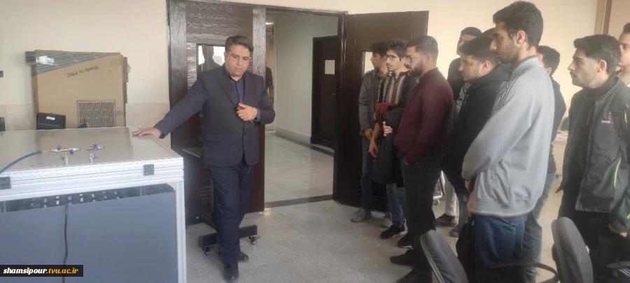 بازدید دانشجویان از نیروگاه‌های خورشیدی دانشکده به مناسبت هفته پژوهش 6