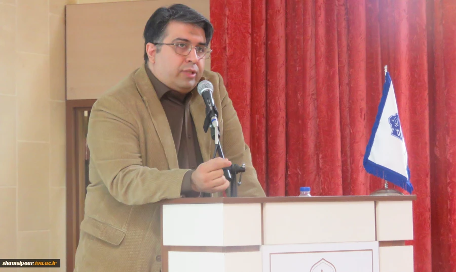 سومین رویداد «ایده شو؛ مهارت‌آفرین» با محوریت هوشمندسازی صنایع به همت معاونت پژوهش و فناوری در دانشکده شهید شمسی‌پور برگزار شد. 4