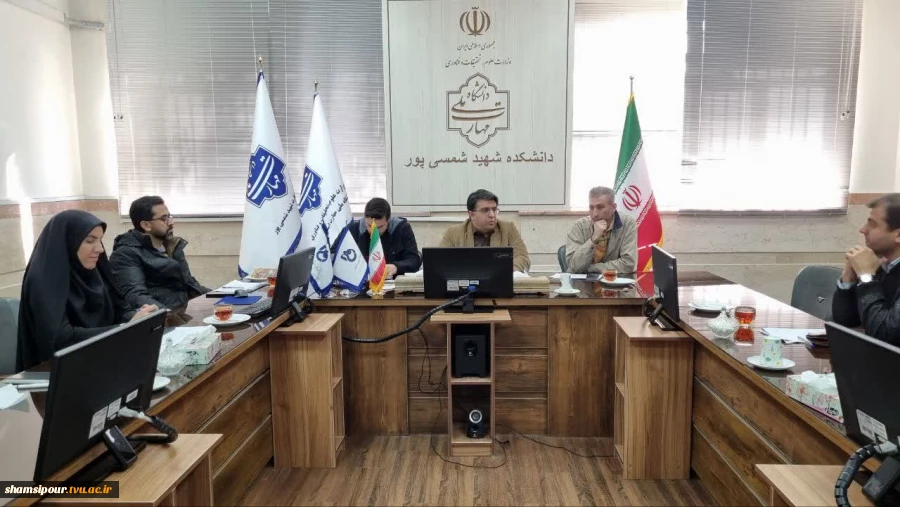 میزگرد تخصصی «تجربیات پژوهشی در صنعت» با حضور مدیران شرکت های خانه هوشمند 2