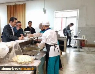 حضور مسئولان دانشکده  در کنار دانشجویان به مناسبت روز دانشجو در سلف سرویس دانشجویی  3