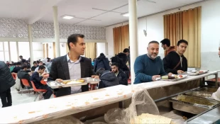 حضور مسئولان دانشکده  در کنار دانشجویان به مناسبت روز دانشجو در سلف سرویس دانشجویی  5