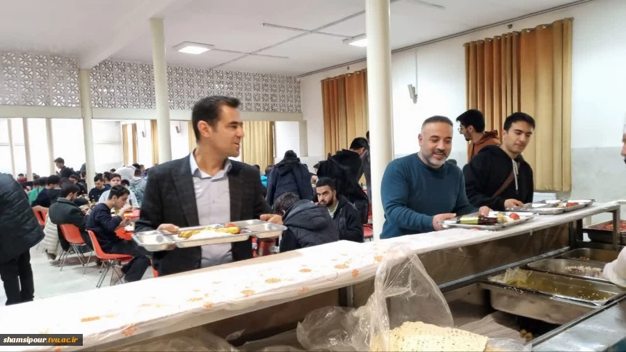 حضور مسئولان دانشکده  در کنار دانشجویان به مناسبت روز دانشجو در سلف سرویس دانشجویی  5