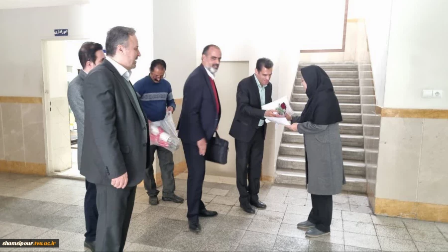 تقدیر از همکاران خانم به مناسبت ولادت حضرت فاطمه زهرا(س) در دانشکده شهید شمسی‌پور
 4