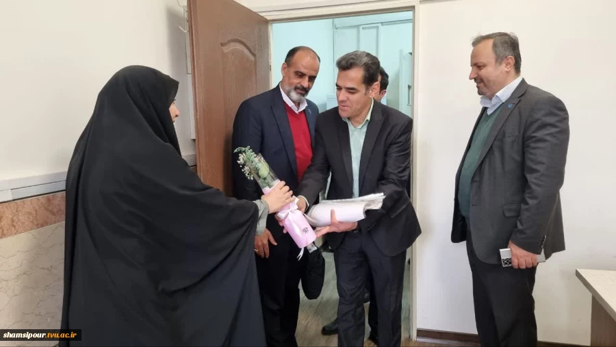 تقدیر از همکاران خانم به مناسبت ولادت حضرت فاطمه زهرا(س) در دانشکده شهید شمسی‌پور
 6