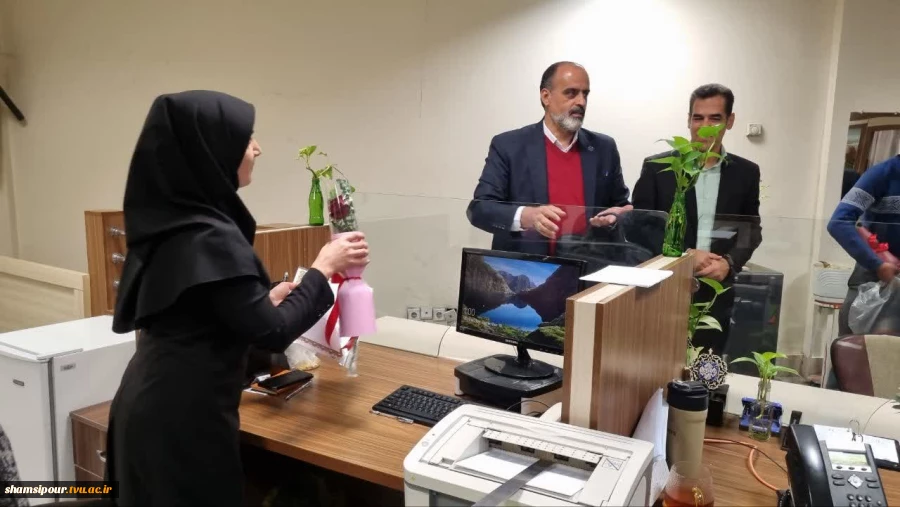 تقدیر از همکاران خانم به مناسبت ولادت حضرت فاطمه زهرا(س) در دانشکده شهید شمسی‌پور
 8