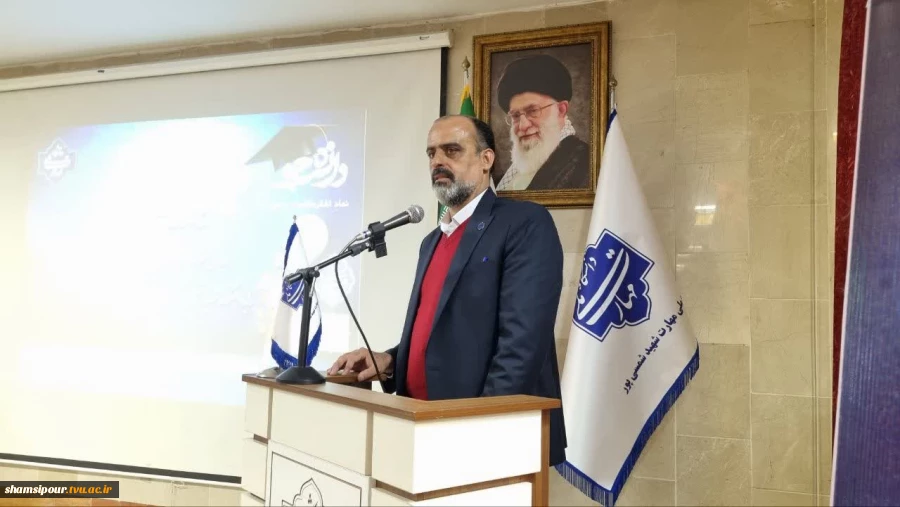 همزمان با فرارسیدن شانزدهم آذرماه؛ آیین بزرگداشت روز دانشجو در دانشکده شهید شمسی‌پور برگزار شد. 4