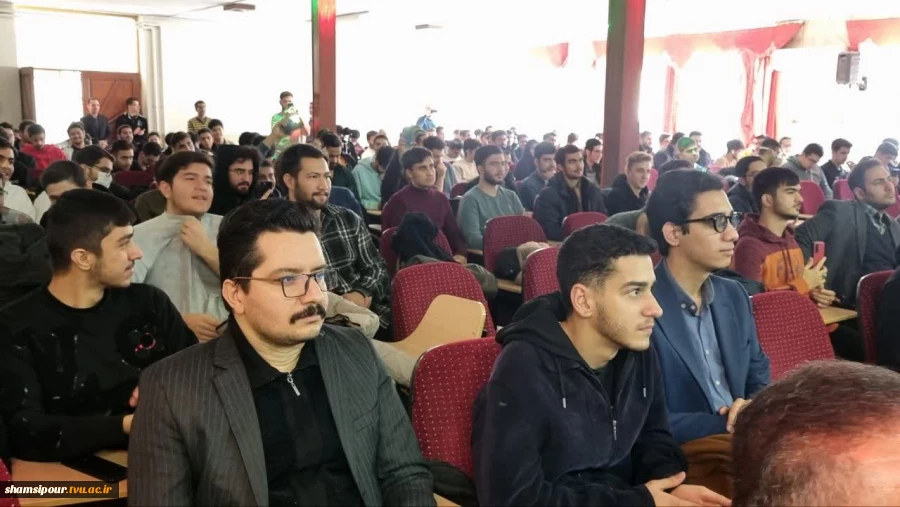 همزمان با فرارسیدن شانزدهم آذرماه؛ آیین بزرگداشت روز دانشجو در دانشکده شهید شمسی‌پور برگزار شد. 15