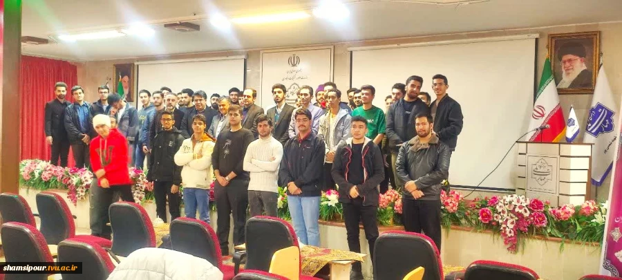 برگزاری کارگاه «مهندسی پرامپت‌، هنر گفتگو با هوش مصنوعی» در دانشکده شهید شمسی‌پور  13