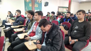 برگزاری کارگاه «مهندسی پرامپت‌، هنر گفتگو با هوش مصنوعی» در دانشکده شهید شمسی‌پور  6